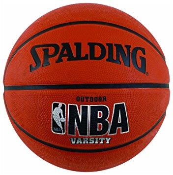 Wilson Ballon Basketball Varsity intermédiaire caoutchouc, grandeur 7.