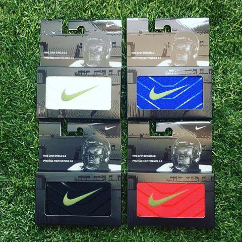NIKE Chin Shield disponible en magasin seulement/available in store only.